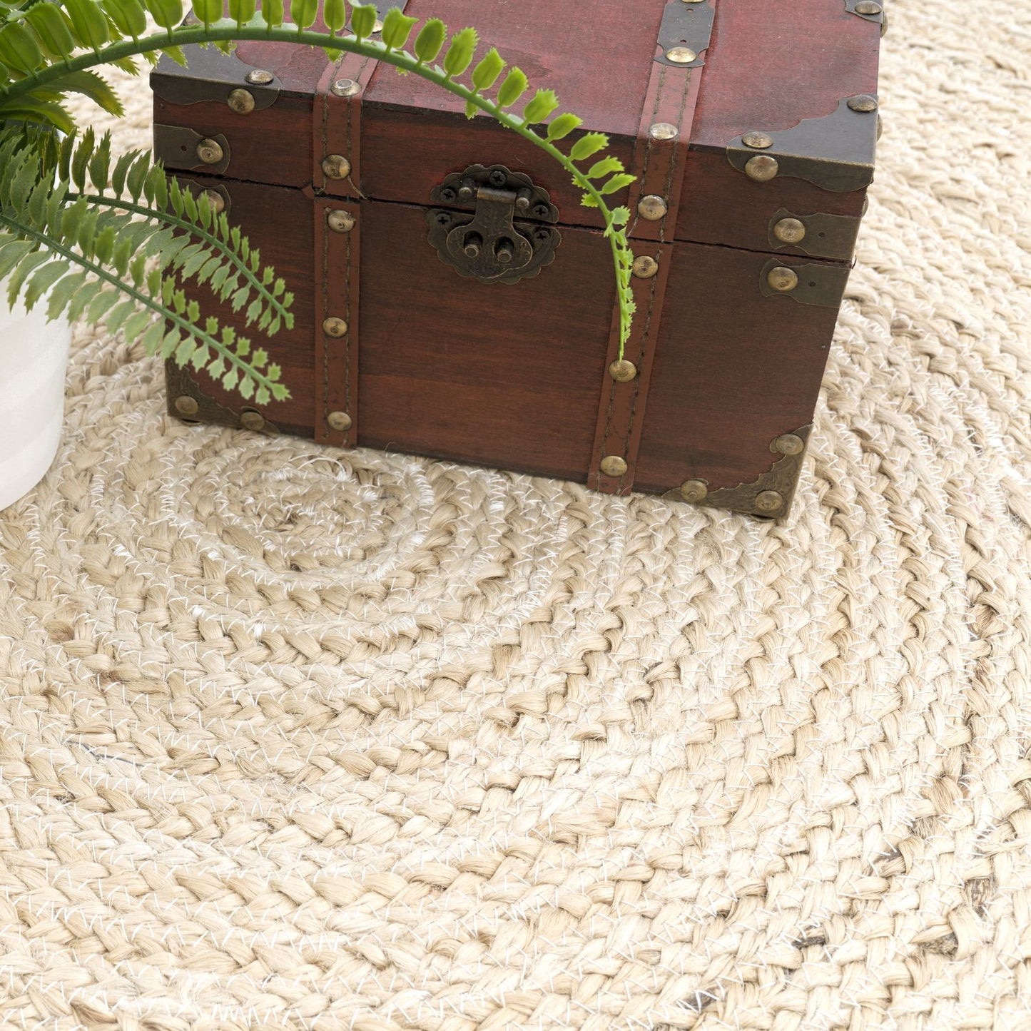 Hand-Woven Boho Rug Kaia Round with Natural Jute Fibers in White Ivory